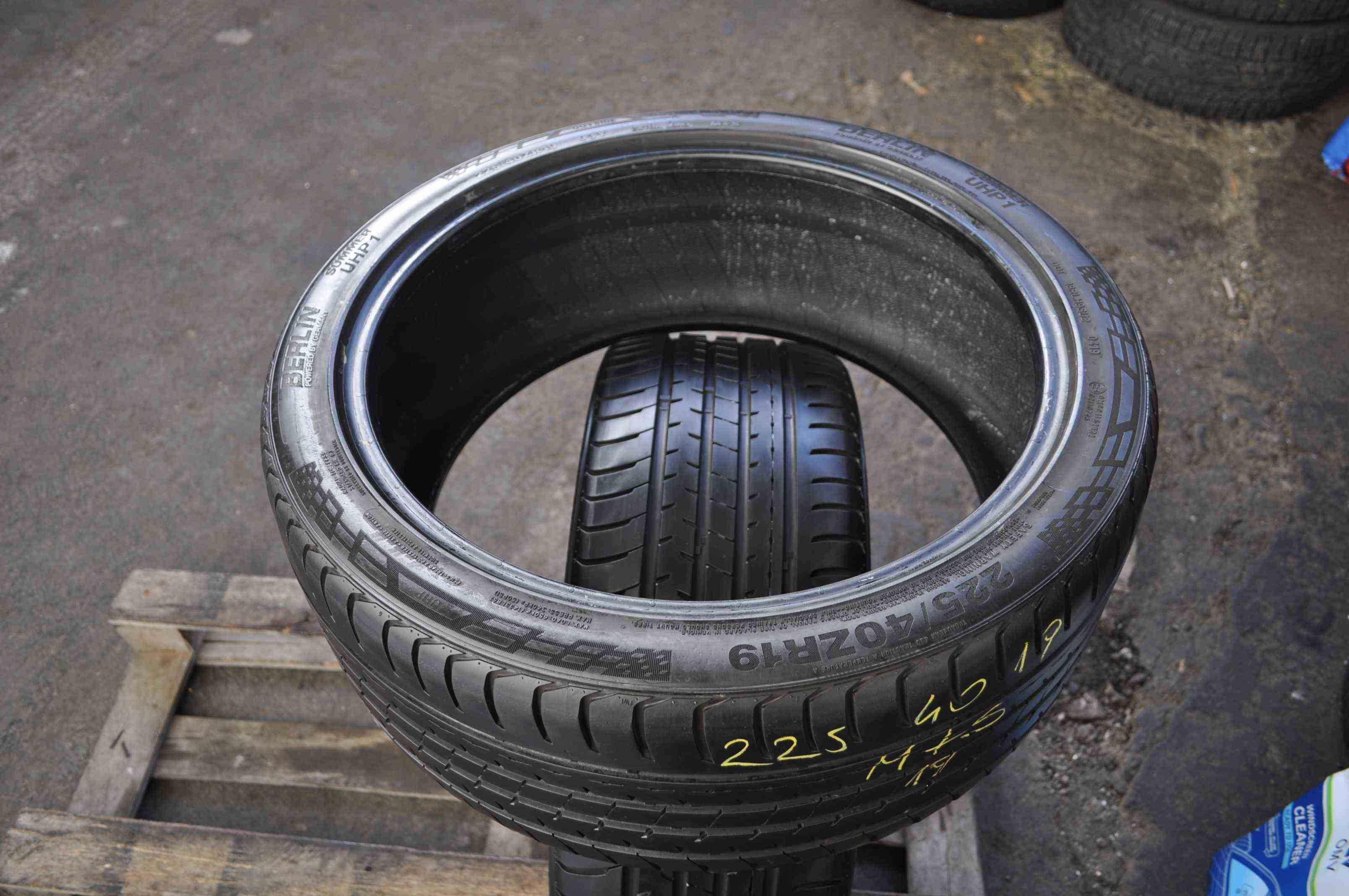 SET 2 Anvelope Vara 225/40 R19 BERLIN Summer UHP1 93Y