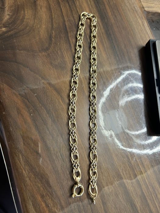 Красив златен синджир