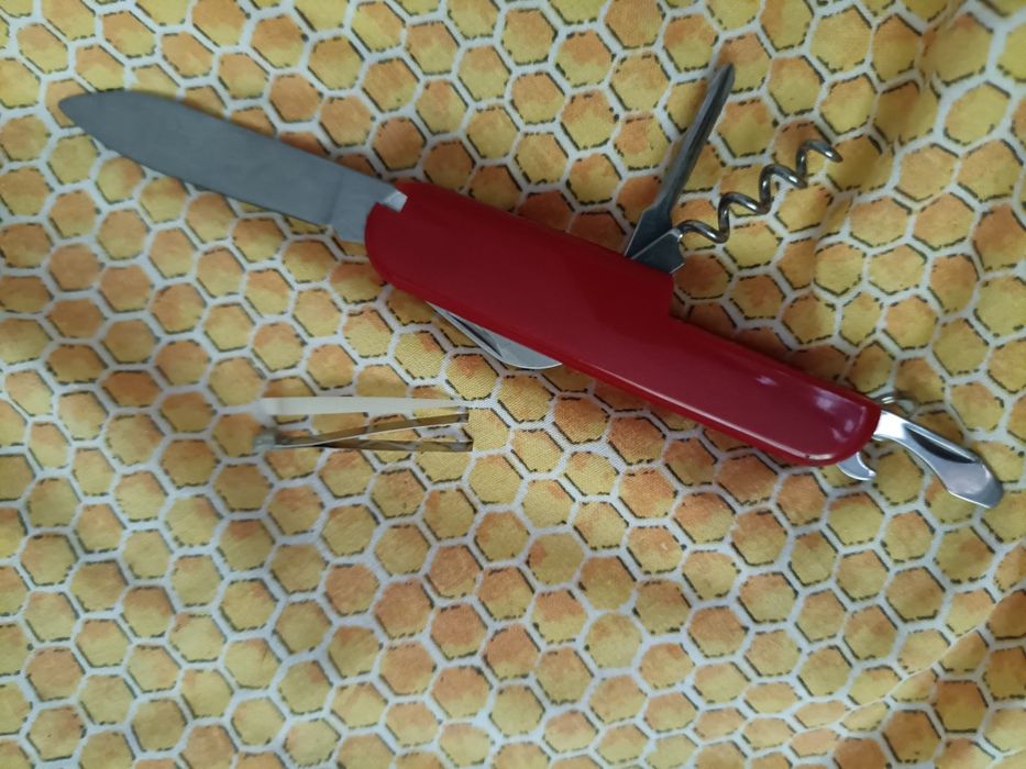 Briceag multifunctional pentru camping pescuit drumeții.