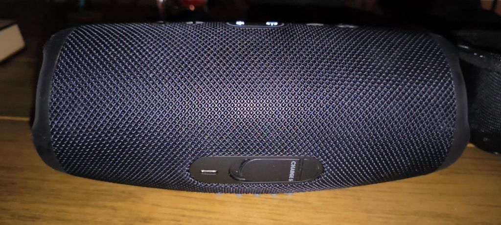 JBL Charge 5 със защитен калъф