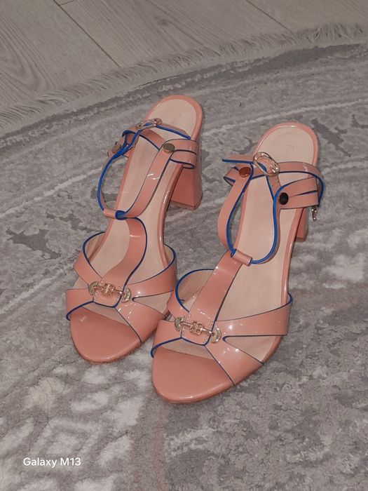 Hammasi 50 mingdan. Все по 50 тысяч.