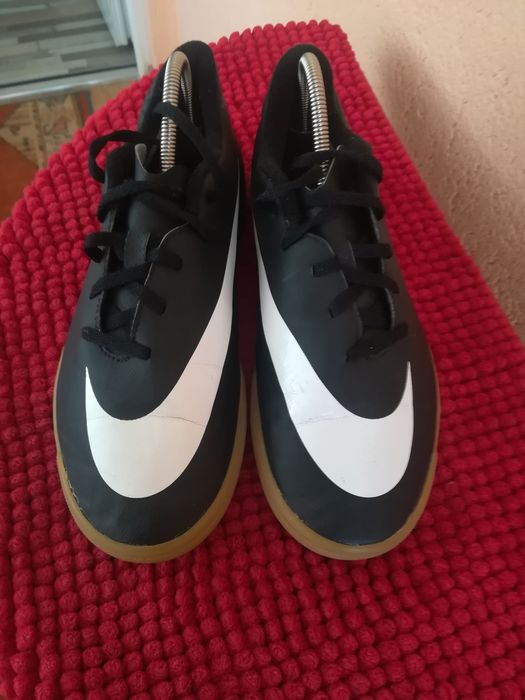 Adidași fotbal sala Nike nr 38,5