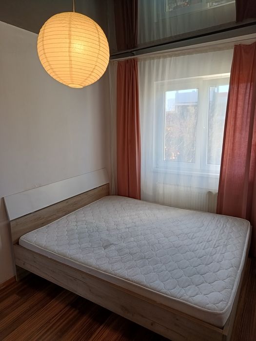 Închiriez apartament 3 camere