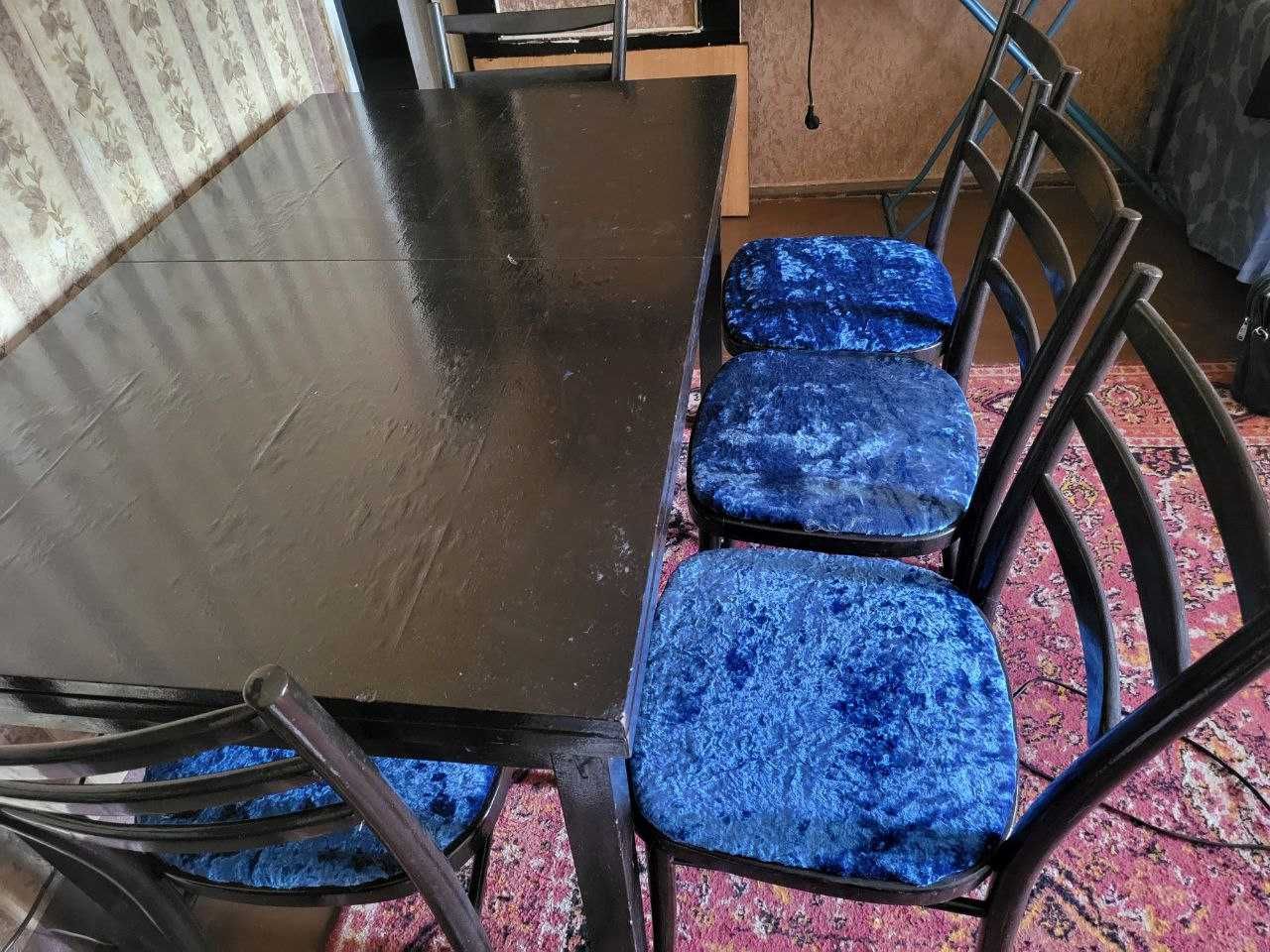 Стол раздвижной со стульями