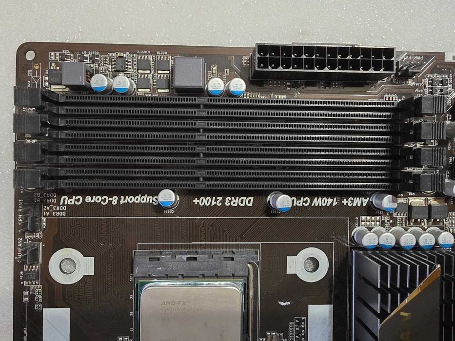 Placa de baza ASRock 970 EXTREME3, AM3+ + Procesor AMD FX 6300