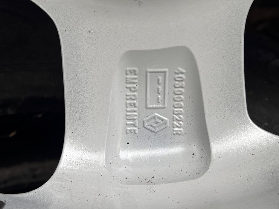 Джанти за Dacia Оригинални 15” 4x100 6j ET40 с зимни гуми Мишелин