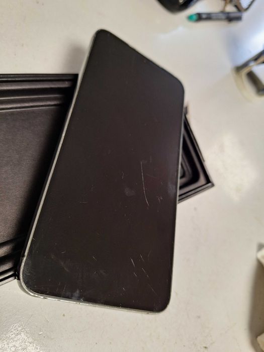 Samsung     S23        Plus
