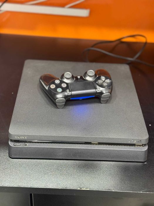 HOPE AMANET P2 - Playstation 4 Slim / 1TB / O maneta /