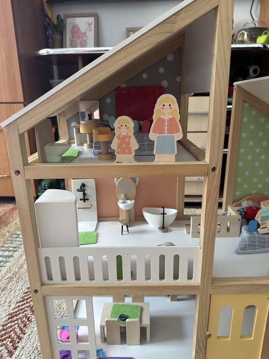 Casuta papusi din lemn +accesorii
