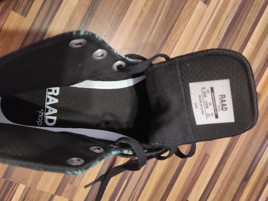 Se vinde tenesi Vans impermeabili  -mărimea 39 / RAAD ,mărimea 41