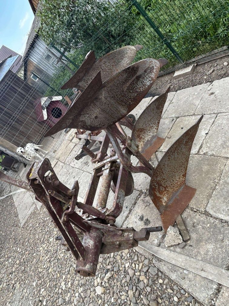 Vand tractor și utilaje
