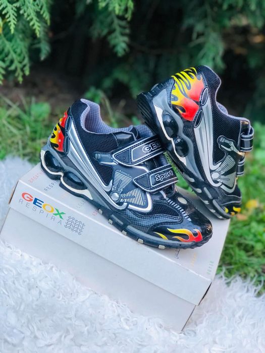 Adidasi baiat GEOX-marimea 36-37,inter24,2cm,cu leduri,PIELE ca Salomo