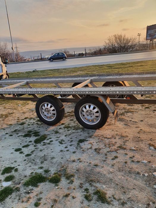 Платформа Двойна Под Наем за превоз на автомобили и строителна техника