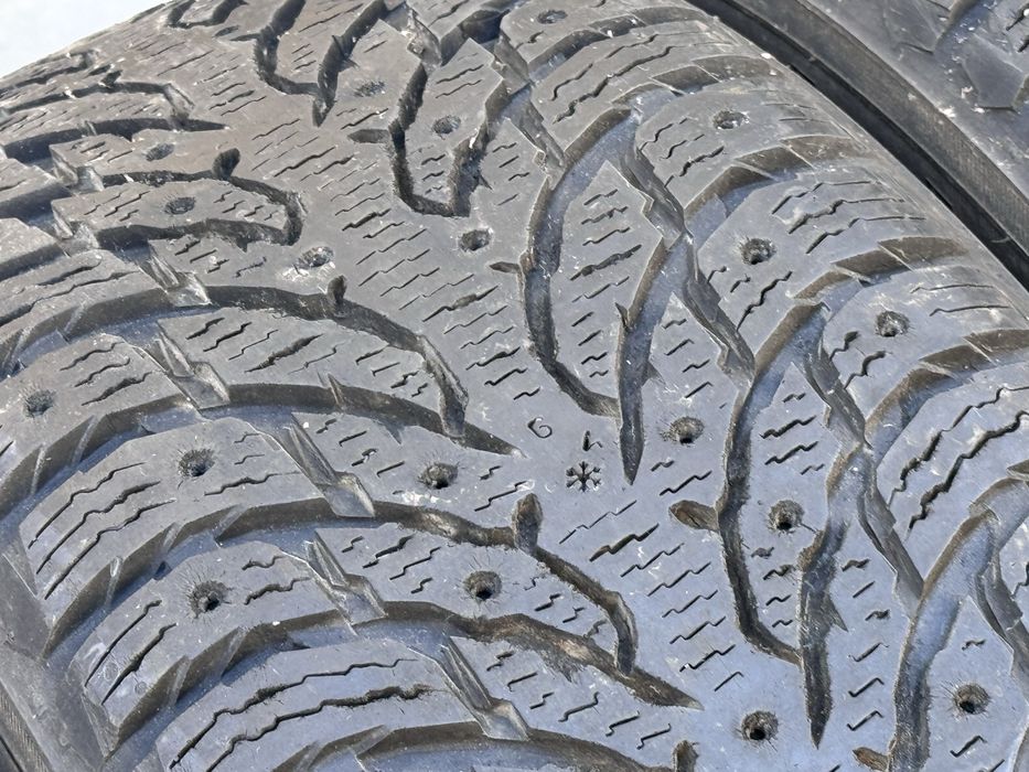 235/60/R18 Nokian Hakkapelita 4бр зимни dot4118 6-7мм