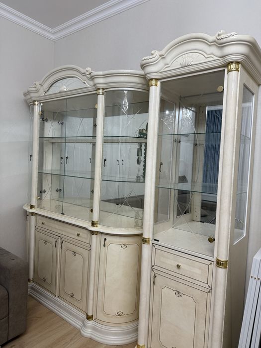 Продам шкаф витрина