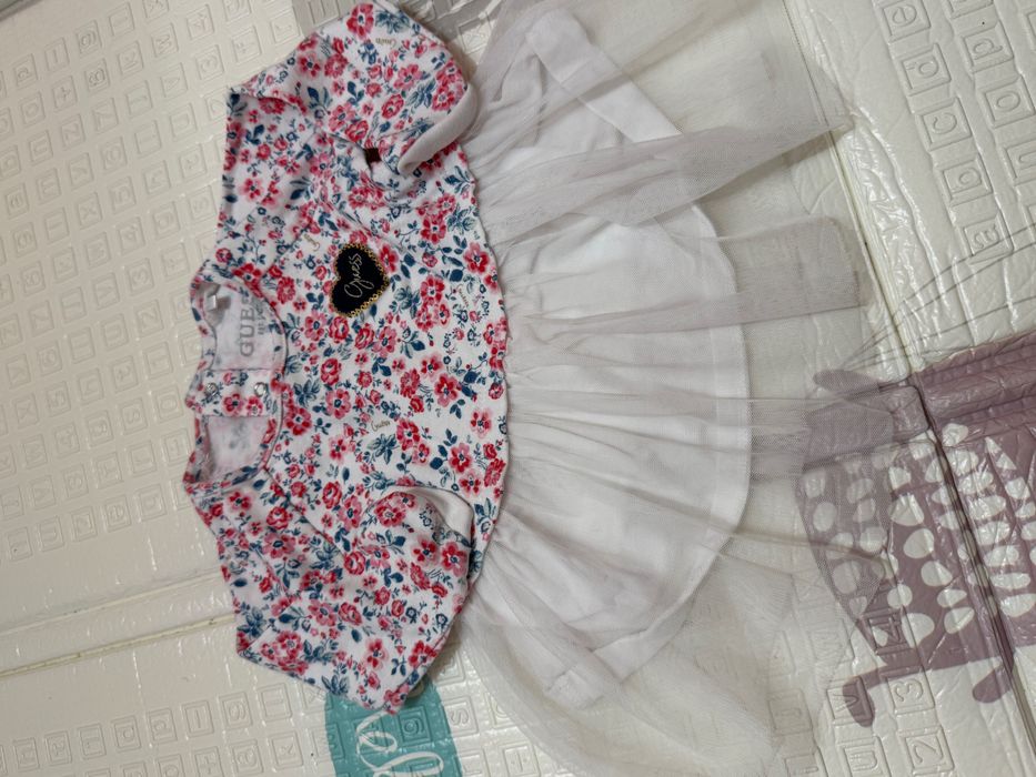 Бебешки дрешки Guess