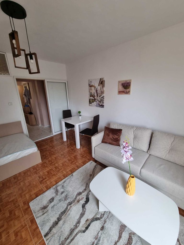 Дава се под наем Едностаен апартамент в София, Люлин 9 - 40 кв.м за 382.5 € - Снимка #1