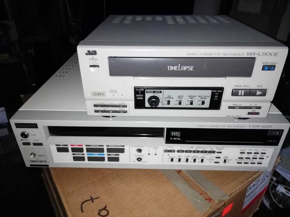Vand doua videorecordere vintage VHS (rar,colectie)