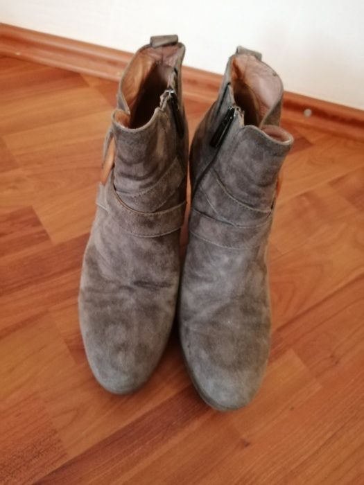 Vand botine gri nr 39 piele intoarsa