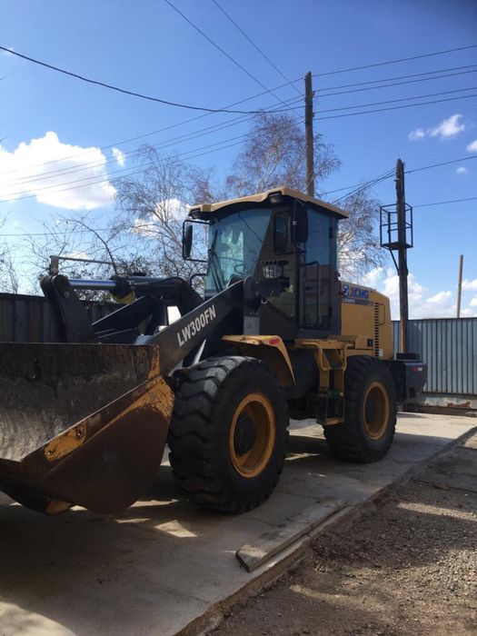 Продам фронтальный погрузчик XCMG LW300