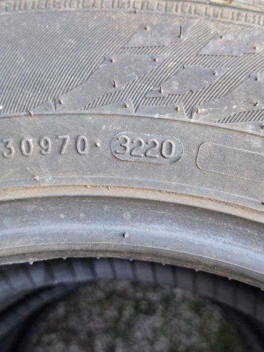 4 гуми NOKIAN 185/65 R15 WR SNOWPROOF, DOT 3220, зимни