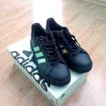 Маратонки adidas,40 номер