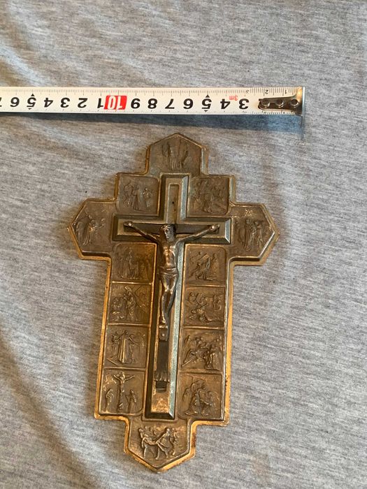 старо стенно разпятие, изобразяващо Кръстния път