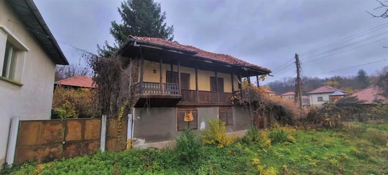 Къща в Ловеч, област-с.Катунец площ 72 цена 10300