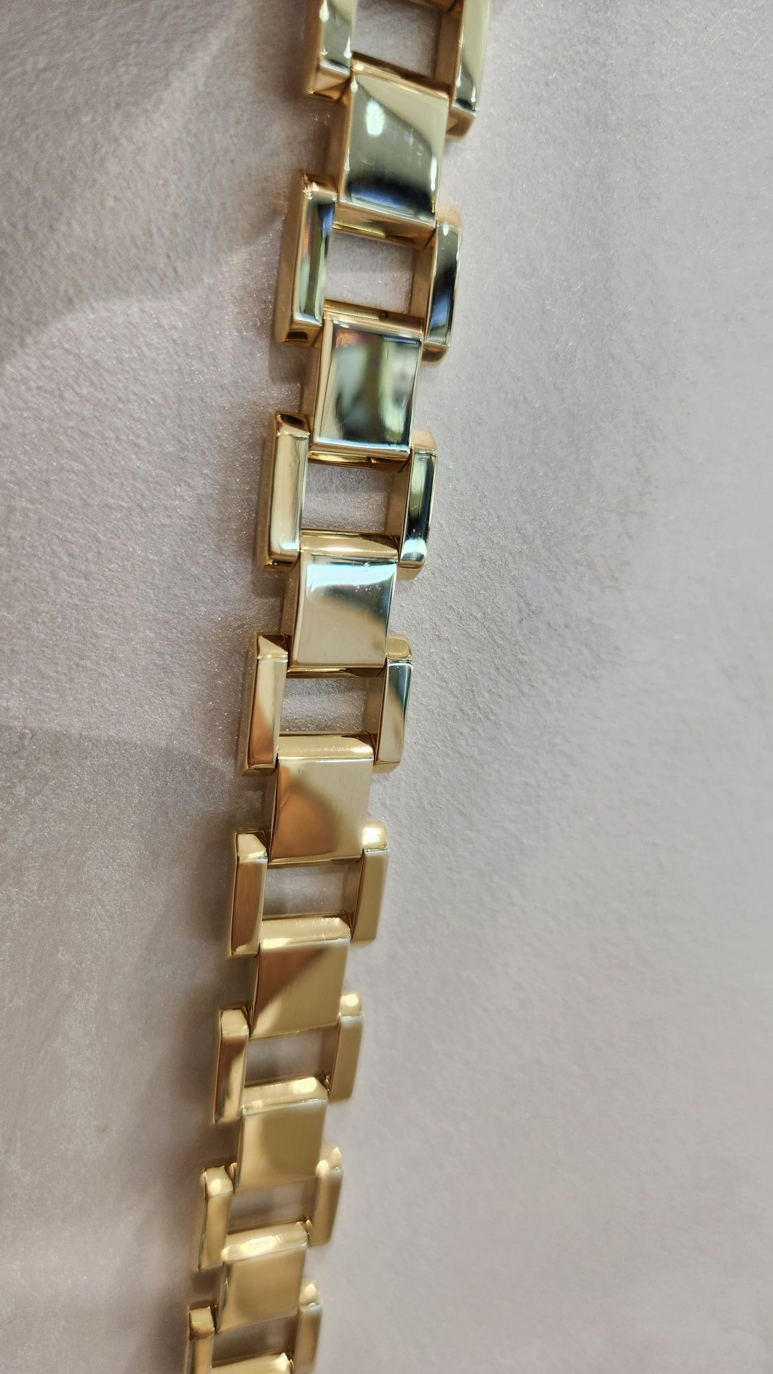 Золотой браслет в стиле Cartier