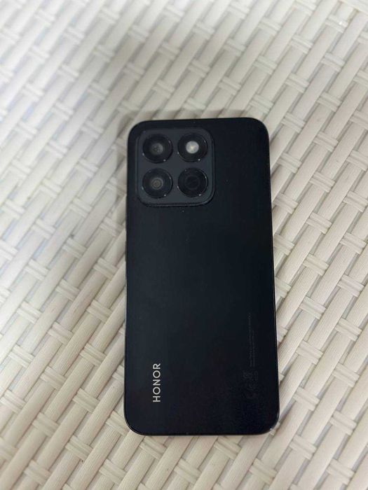 Продаётся телефон Honor X8c