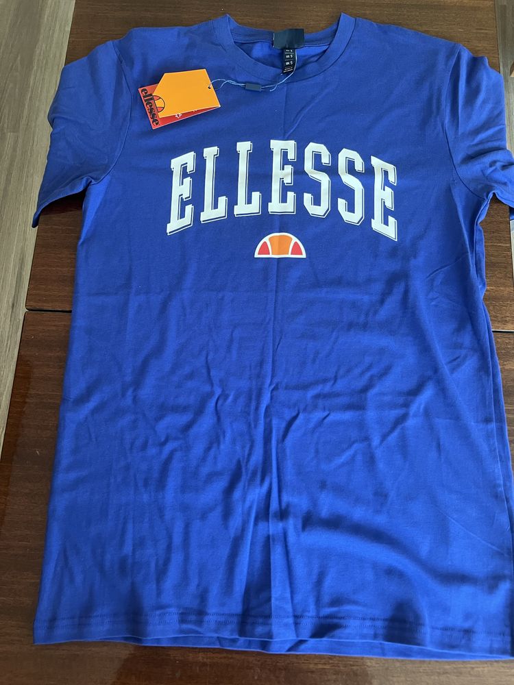 Продавам тениски на Ellesse.