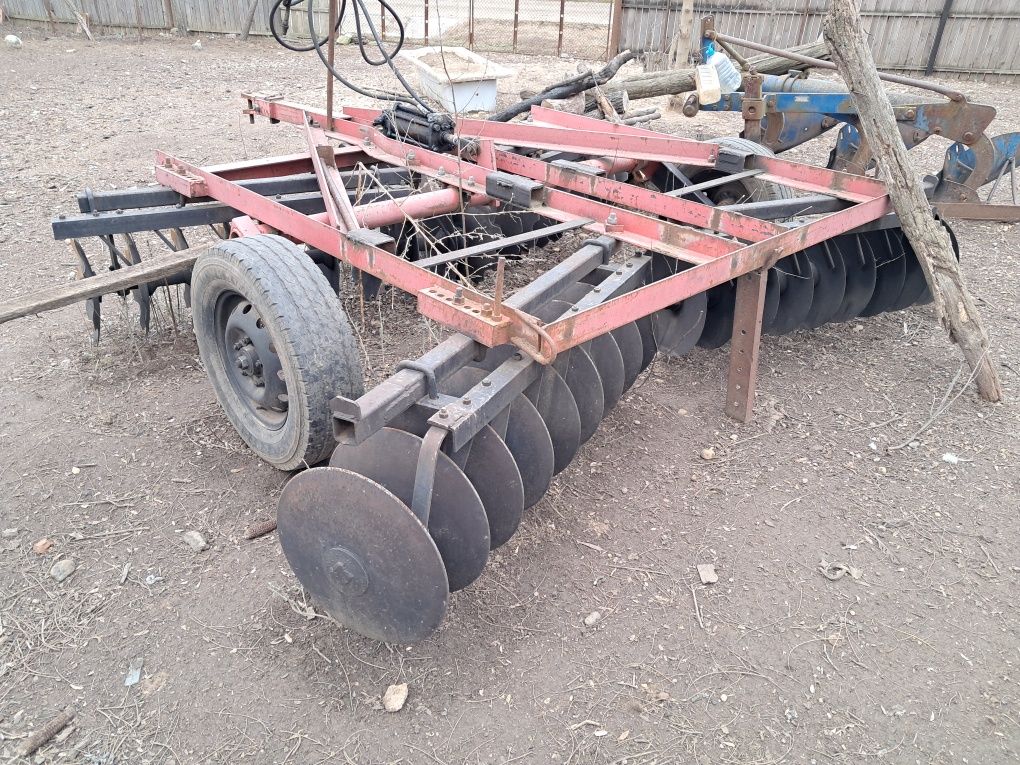Vând utilaje agricole
