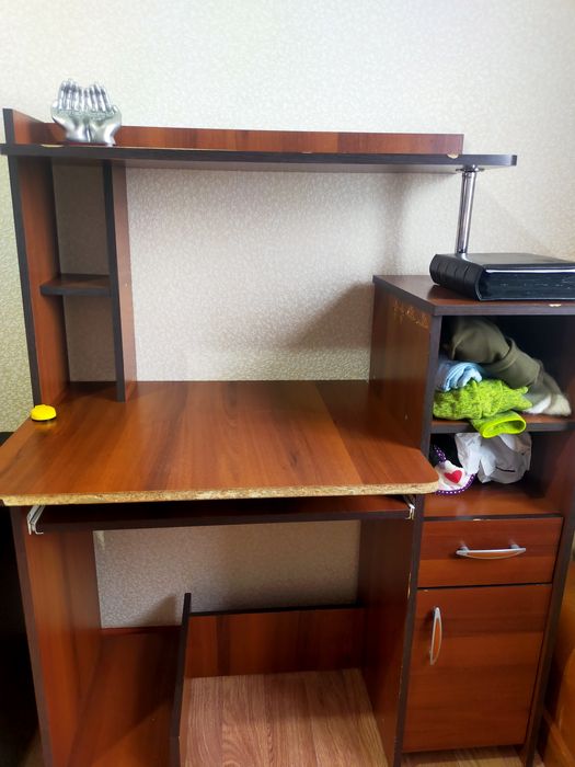 Продам компьютерный стол