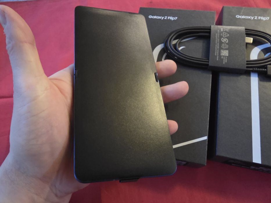 -Samsung Z Flip 6, Nou, Nefolosit, 256Gb, 12Ram, 0 cicluri incarcare,