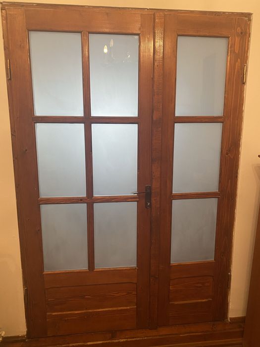 Usa din lemn de brad intr o stare f buna