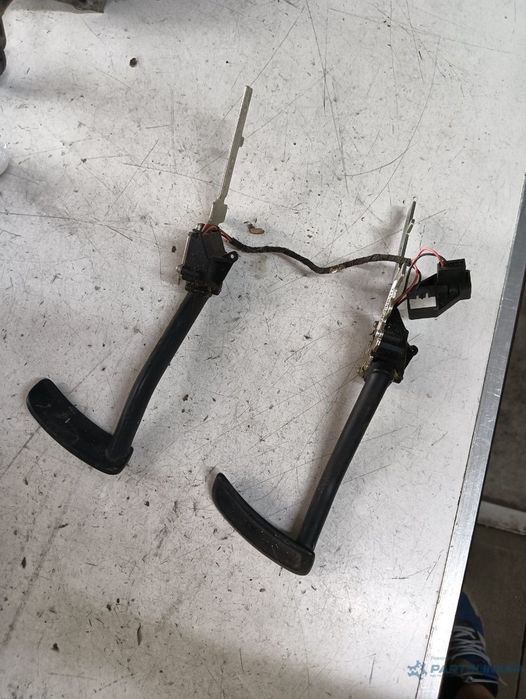 Padele volan VOLKSWAGEN TOUAREG (7LA, 7L6, 7L7) [ 2002 - 2013 ] V6 TDI (CASA, CASC) 176KW|240HP OEM 7l953507an