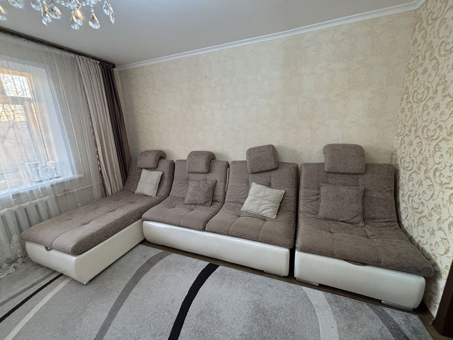 Продам  мягкий диван б/у ,с двумя отсеками для хранения вещей