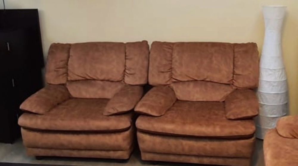 Vanzare canapea 3 locuri plus 2 fotolii
