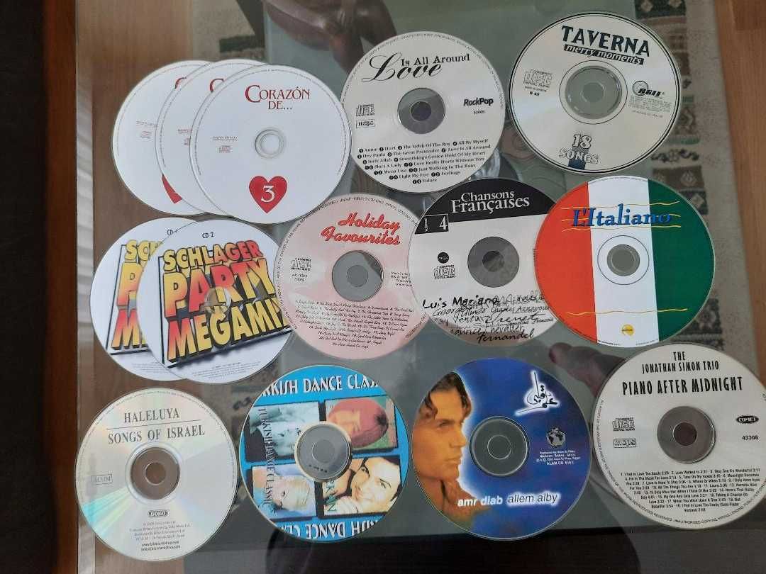 CD originale cu muzica diversa si mapa pentru 80 CD