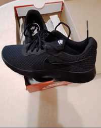 Нови маратонки Nike Tanjun-37номер