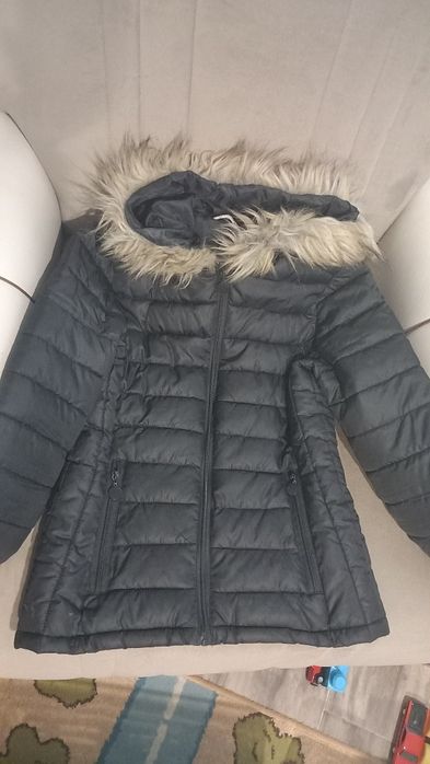 Vand geaca dama marimea S in stare foarte buna