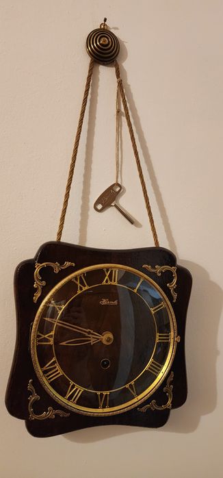 Ceas vintage de perete Hermle, mecanism mecanic cu cheie de intoarcere
