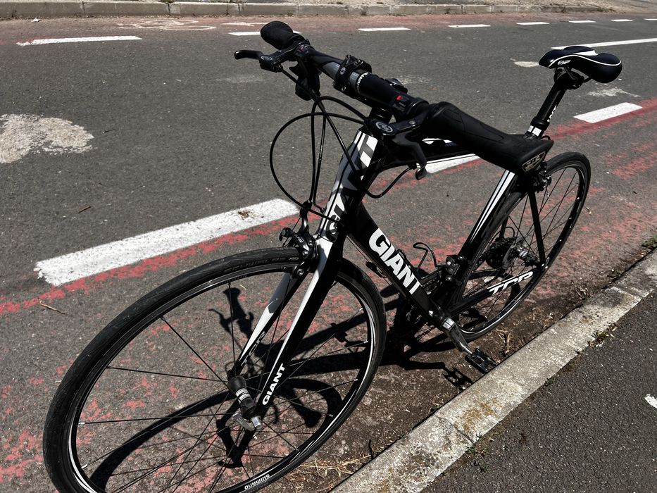 Vand bicicleta carbon Giant stare impecabila