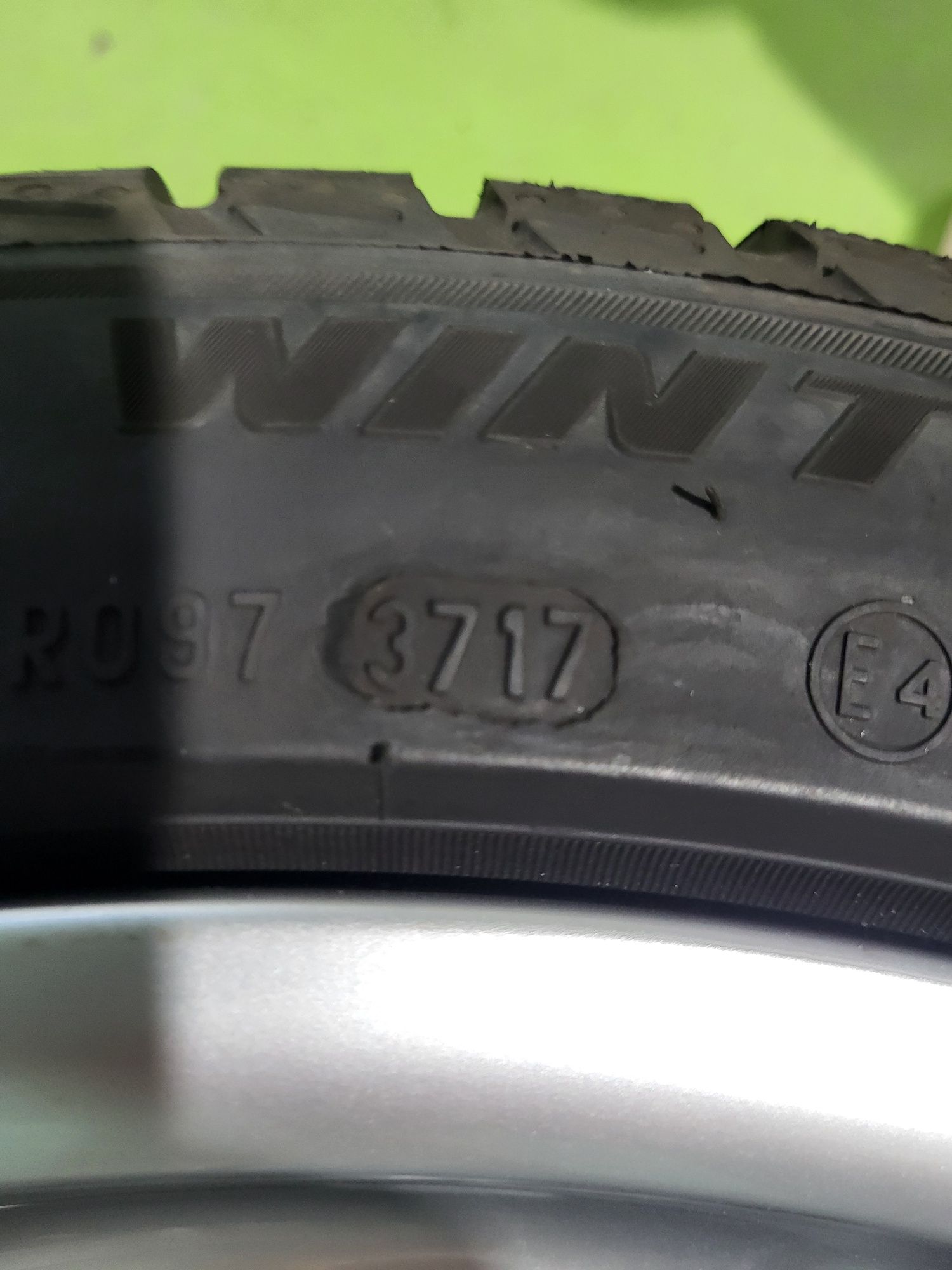 2 бр 245/40/18 Pirelli зимни гуми