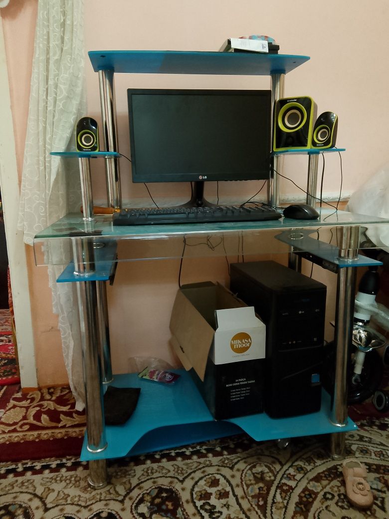 Компютер игровой и офисный подставка колонка есть комплект