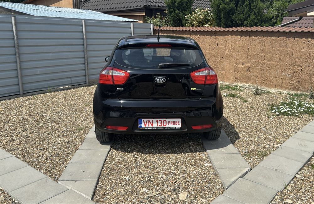 KIA RIO III Hatchback 2013