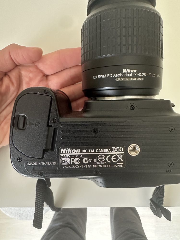 Nikon D50 със обектив и чанта