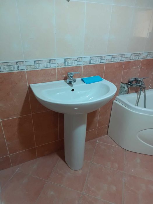 chiuveta baie,bucatarie,robinet,dulap baie,oglinda baie,broaste usa