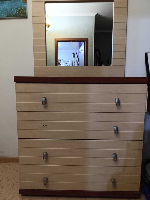 Трюмо с зеркалом