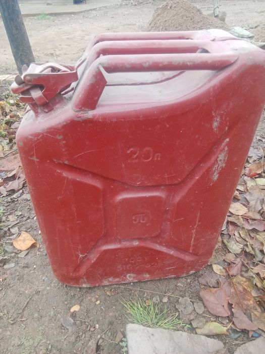 Продам канистру 20литр